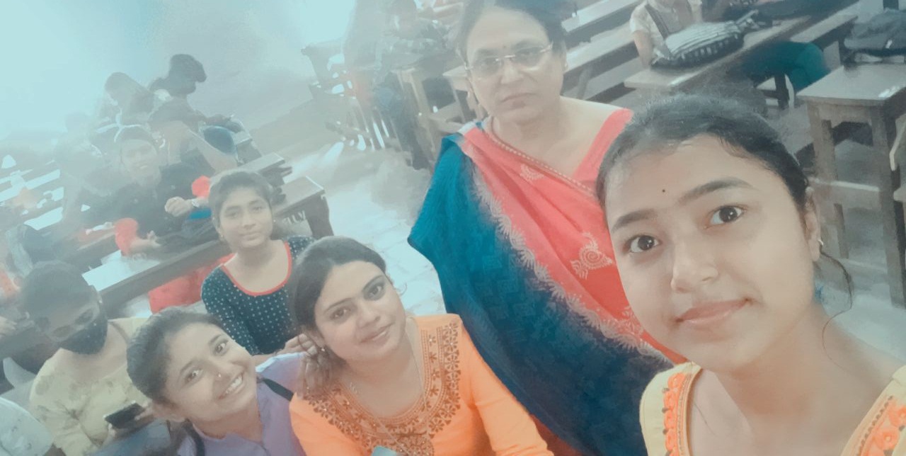 VJRC086ae0fbWith_the_Students